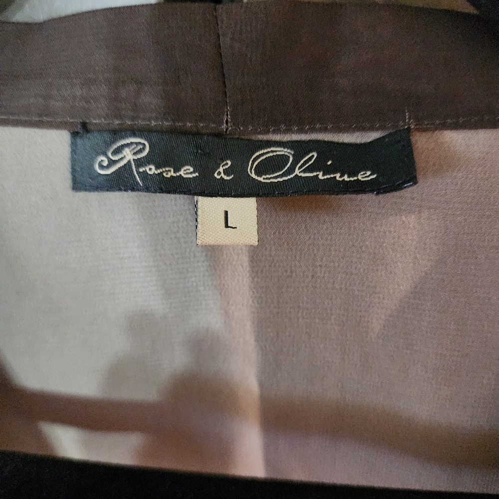 Rose & Olive Ombre Ivory and Dark Green Blouse with Tie Collar - Picture 2 of 6